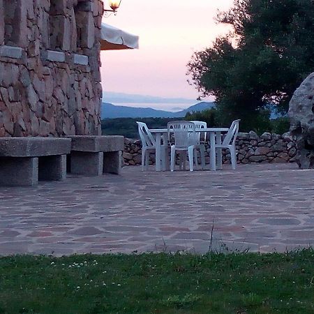 Вілла Turismo Rurale L'Agliuledda Сант'Антоніо-ді-Галлура Екстер'єр фото