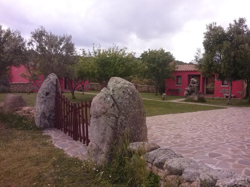 Вілла Turismo Rurale L'Agliuledda Сант'Антоніо-ді-Галлура Екстер'єр фото