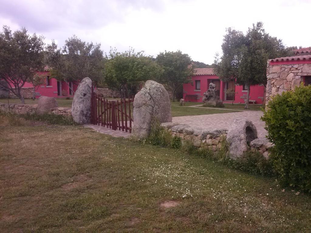 Вілла Turismo Rurale L'Agliuledda Сант'Антоніо-ді-Галлура Екстер'єр фото